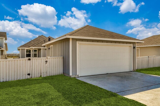 Foto del edificio - 4 BR/2 BA - 1589 SF Home in Kyle - Casetta...