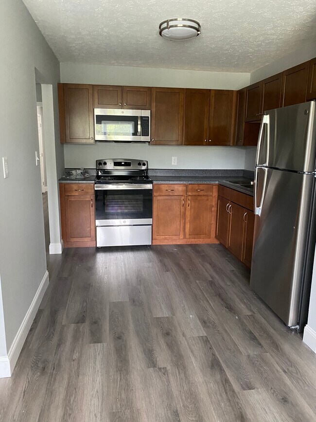Kitchen - 1089 Edgar Ave