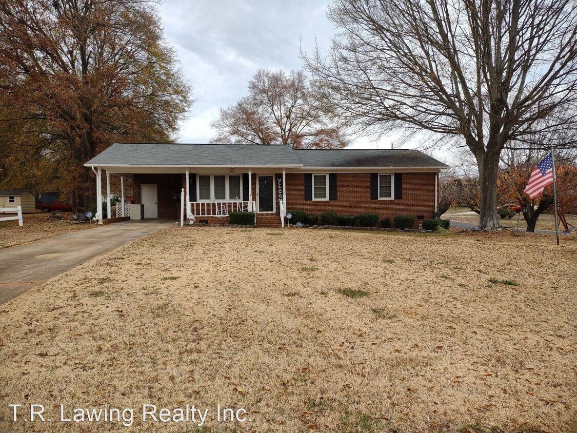 Primary Photo - 3 br, 1 bath House - 219 South Fork Drive