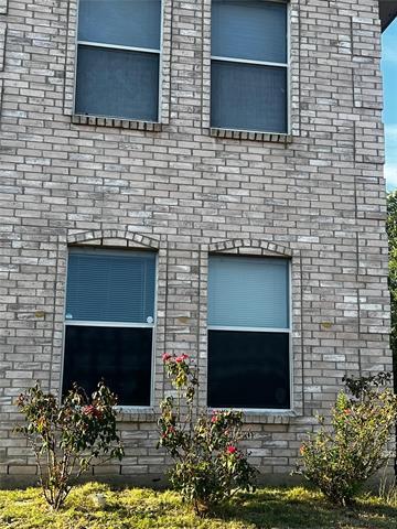 Building Photo - 933 Medina Dr