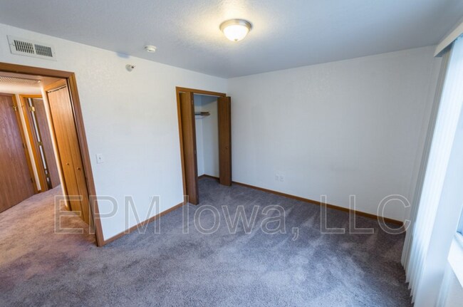 Foto del edificio - 619 Johnson St
