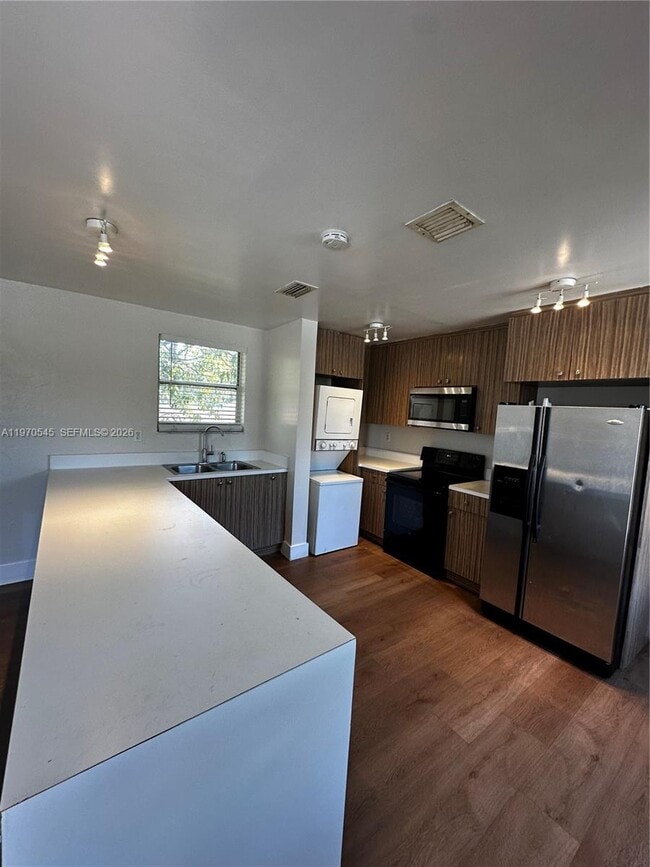 Building Photo - 5903 N Miami Ave