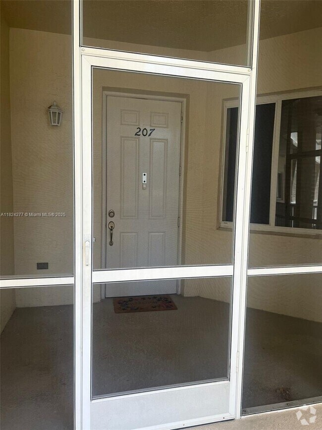 Building Photo - 3500 Oaks Clubhouse Dr