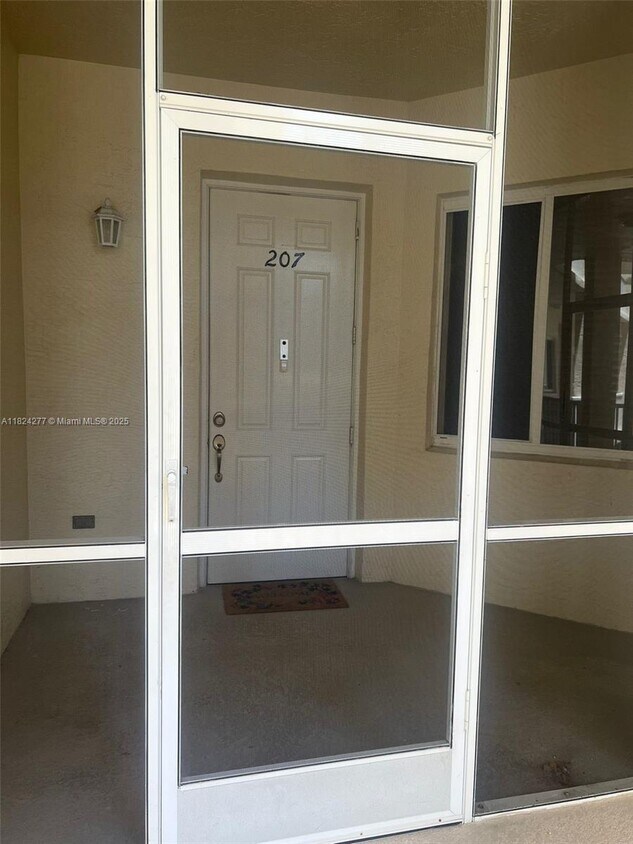 Foto principal - 3500 Oaks Clubhouse Dr