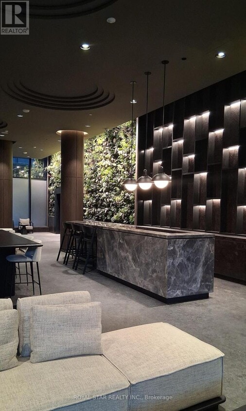 Photo principale - 120 Broadway Ave