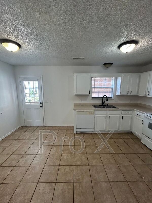 Foto del edificio - 3301 SW Victoria Pl
