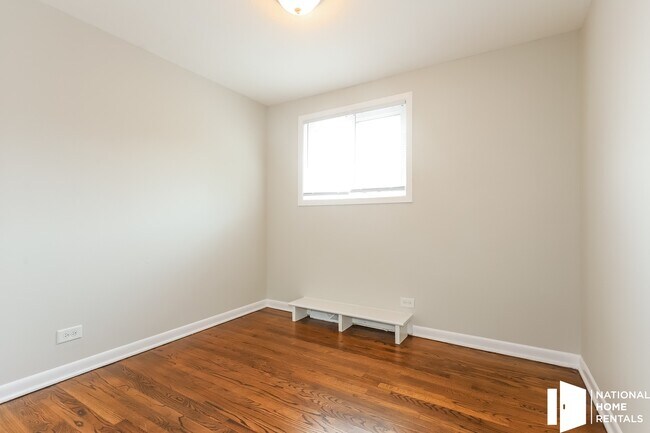 Building Photo - 511 James Ct