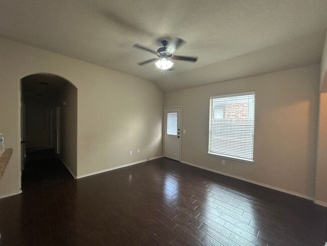 Building Photo - 3/2/2  in Creekside Crossing / Fenced in Yard / Wings to Hide Trash Cans / Interior Washer & Drye...