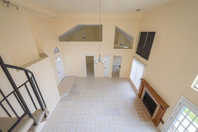 Building Photo - 9319 Stonecreek Ln