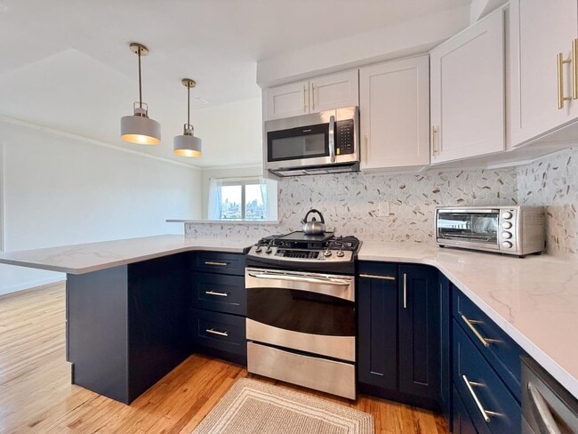 Building Photo - 126 Ogden Ave.