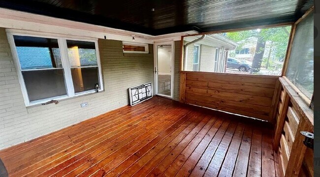 Foto del edificio - 213 Lansdowne Ave