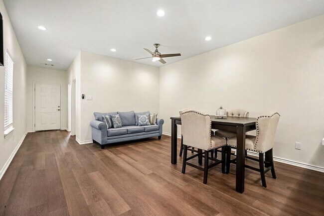 Foto del edificio - 3521 Avenue N 1/2 Rear