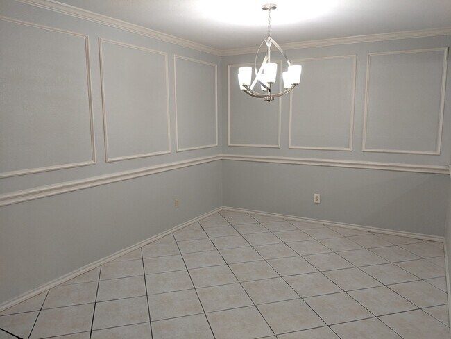 Building Photo - 2 Story Town Home Across from Spring Garde...