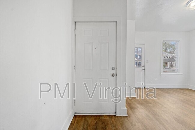 Building Photo - 731 W 38th St