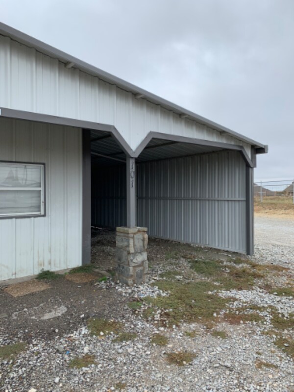 Building Photo - 701 FM2264