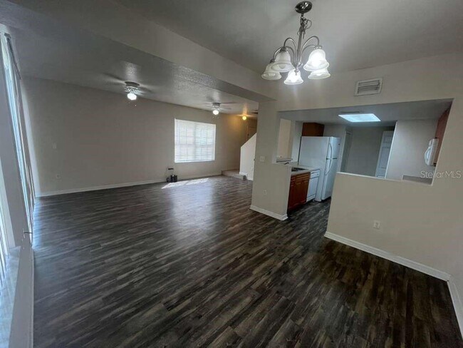 Building Photo - 2531 Fan Palm Dr