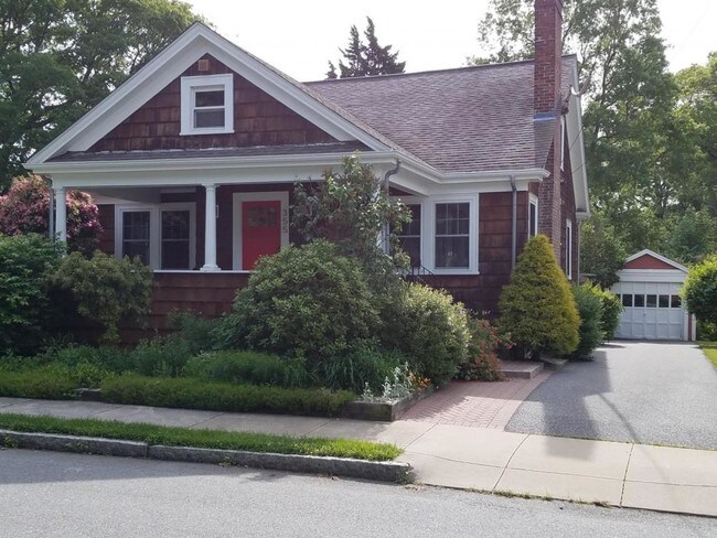 Building Photo - 355 Rochester St