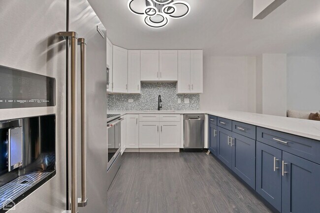 Foto del edificio - 70 W Huron St
