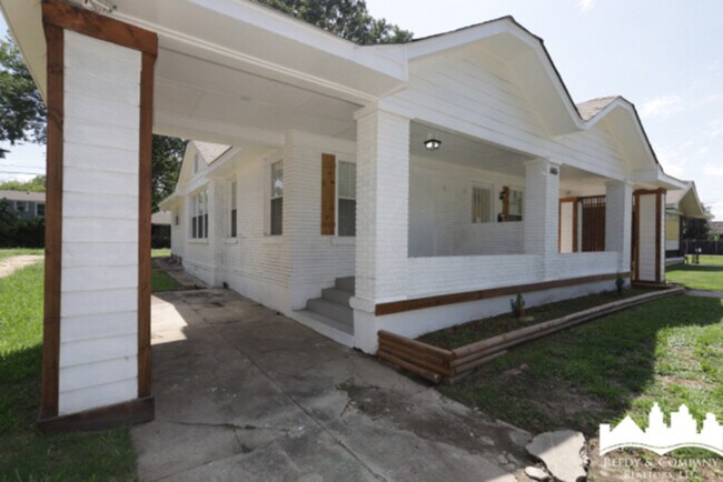 Building Photo - 606 N Hollywood St