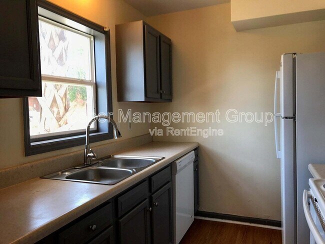 Foto del edificio - 120 Drake St