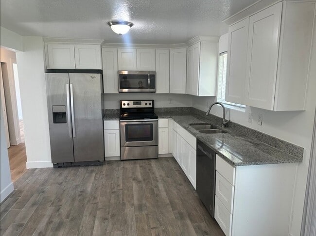 Building Photo - 10455 S Larkspur Cir
