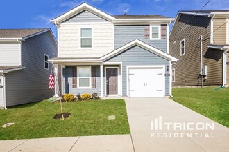 Building Photo - 207 Renwick Dr
