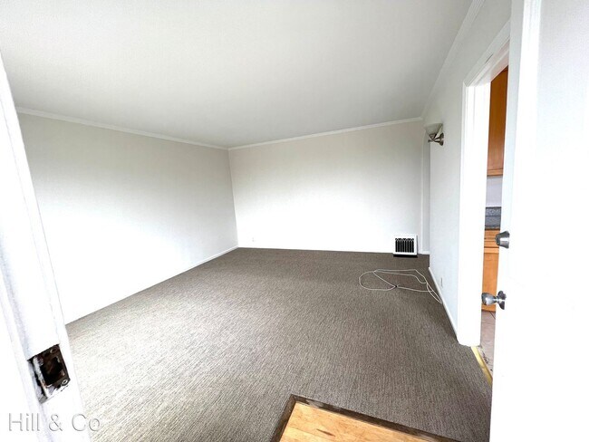 Foto del edificio - 3 br, 1 bath House - 1910 32nd Avenue