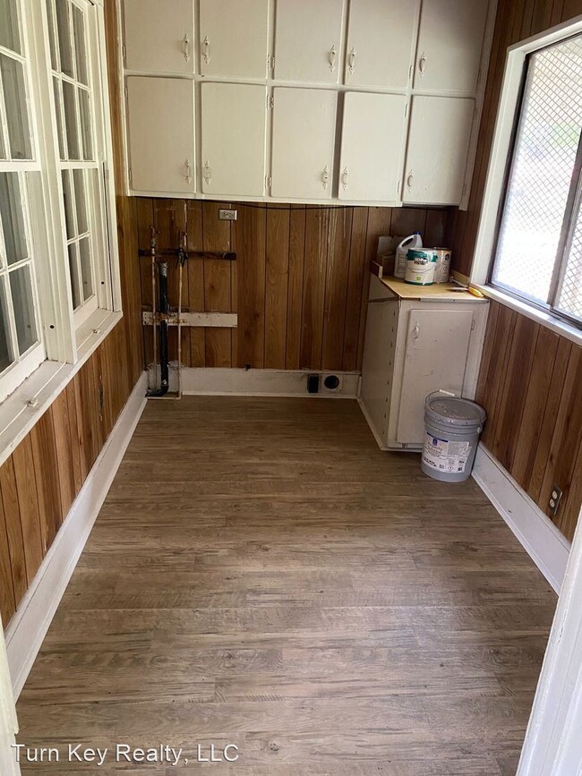Foto del edificio - 3 br, 1 bath House - 215 Woodward Rd