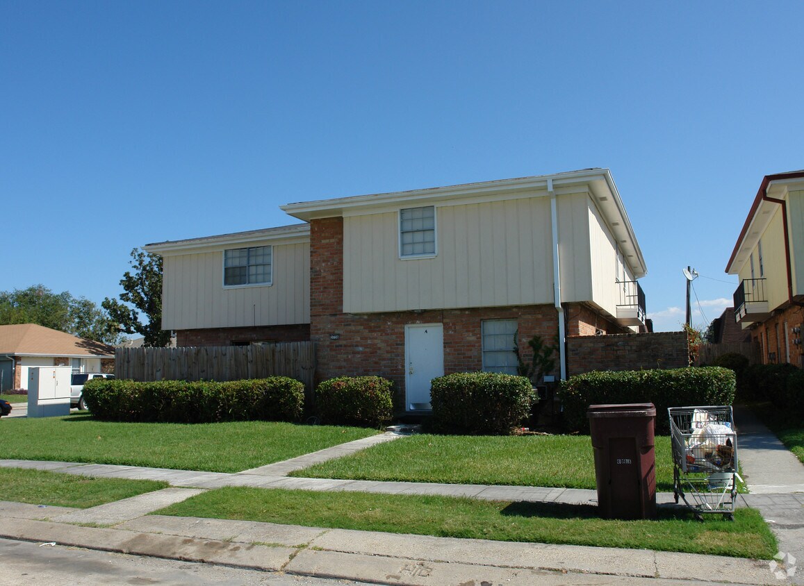 Primary Photo - 3756 Martinique Ave