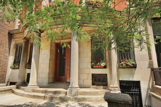 Building Photo - 323 W 74th St