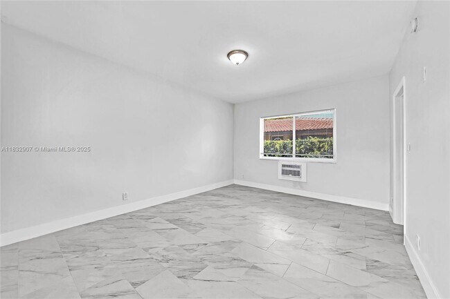 Foto del edificio - 1839 Funston St