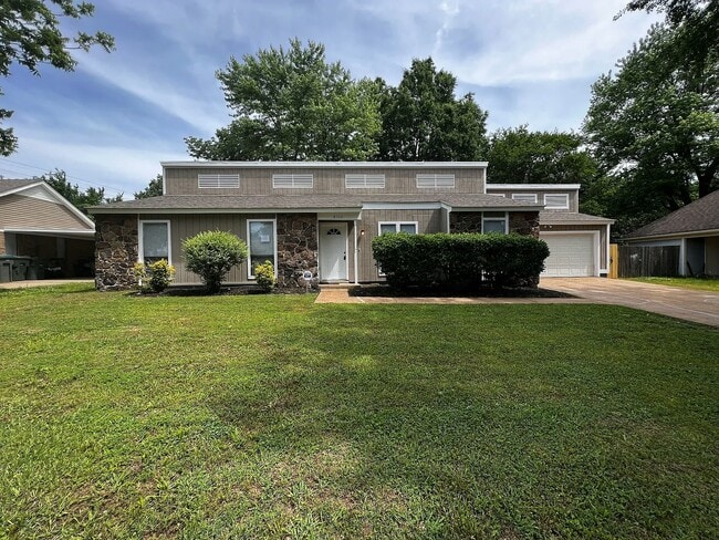 Photo - 8100 Shallow Glen Trail House