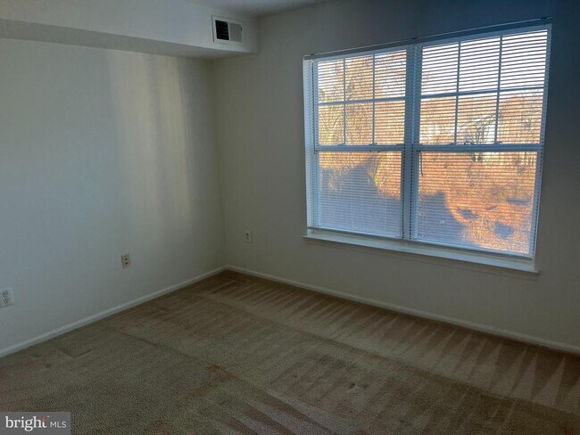 Foto del edificio - 14000 Farnsworth Ln