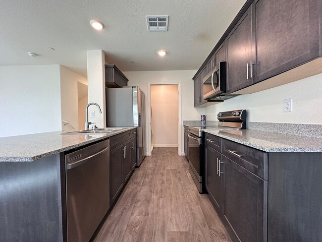 Building Photo - CONTEMPORARY TOWNHOUSE WITH AMENITIES AND ...