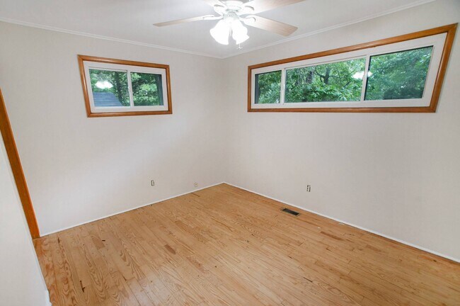 Building Photo - 114 Lynncliff Rd