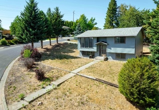 Building Photo - 231 NW Sunrise Dr