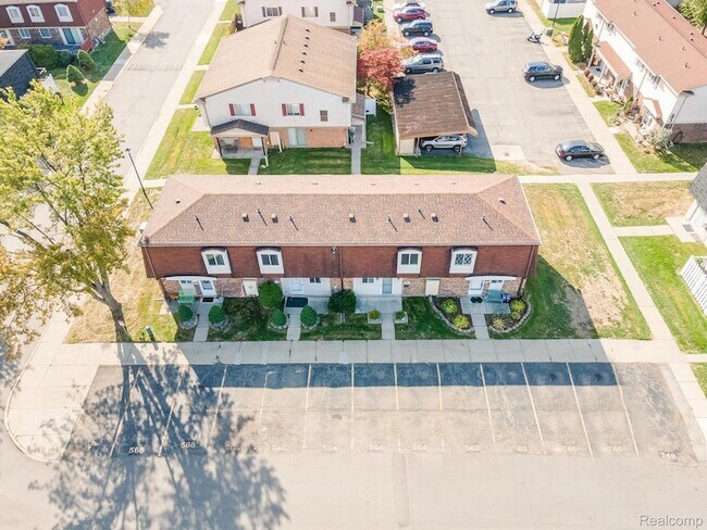 Foto del edificio - 15566 Dupage Blvd