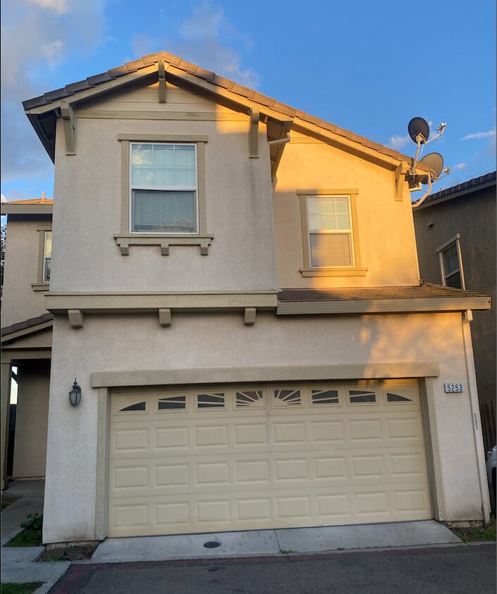 Primary Photo - 5253 Vesta Cir