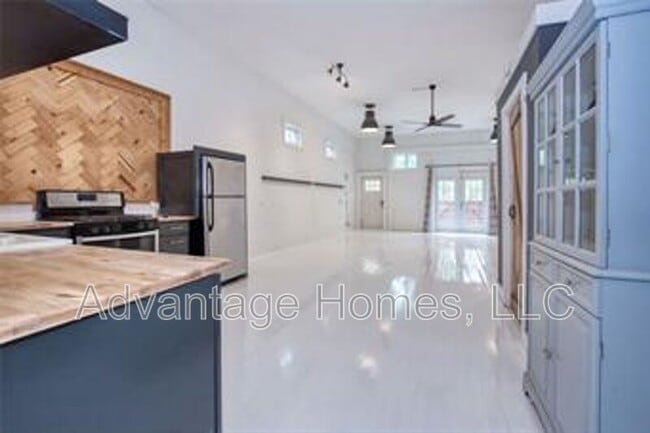 Building Photo - 3522 Genessee St