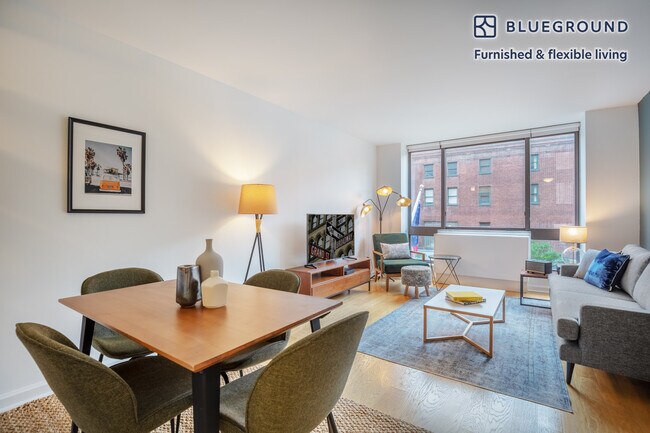Building Photo - 500 W 56th St