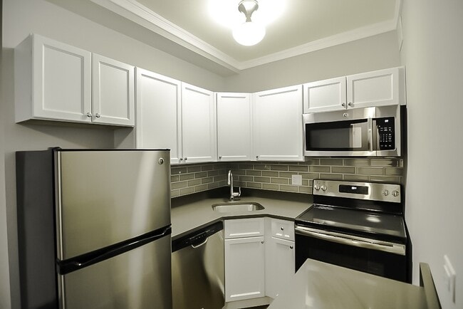 Foto del edificio - 817 W Lakeside Pl