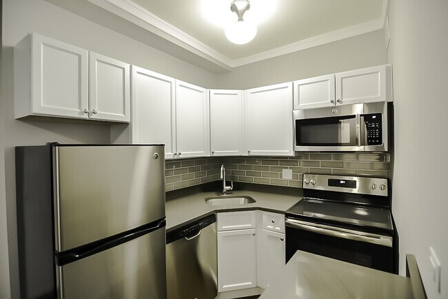 Foto del edificio - 817 W Lakeside Pl