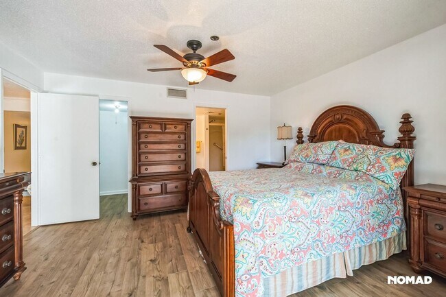 Building Photo - Charming 2BR Condo in Venice