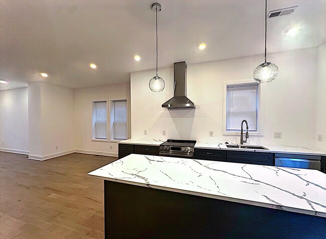 Foto del edificio - 733 Gresham Pl NW