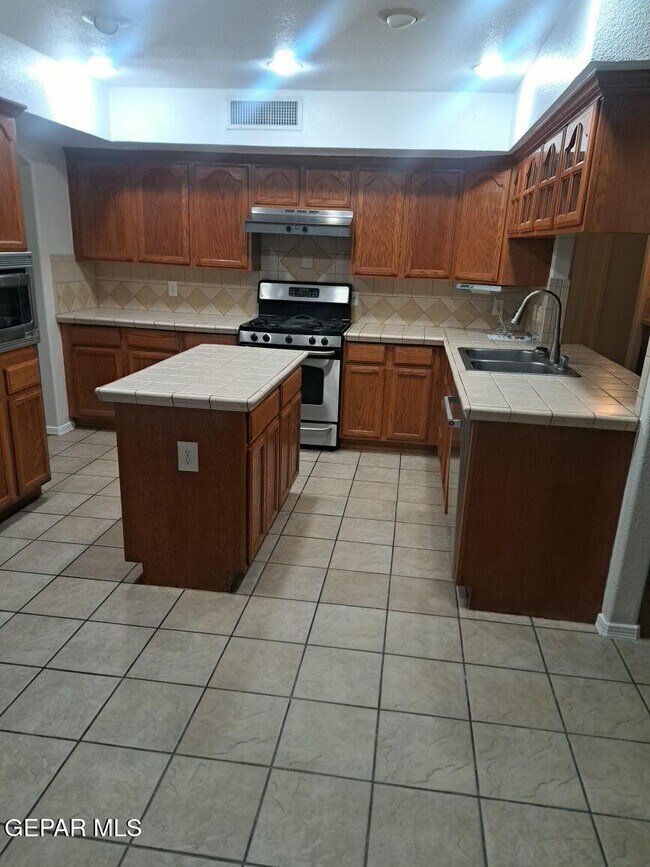 Foto del edificio - 12345 Kit Carson Dr