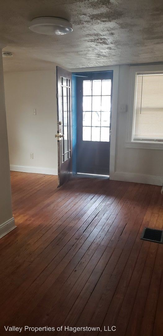 Building Photo - 2 br, 1 bath House - 149 E Main St