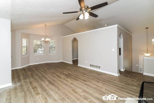Foto del edificio - Great Split Entry Home in Douglasville