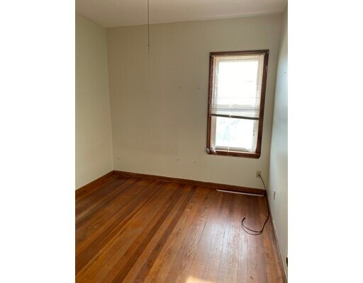 Building Photo - 123 Barnes St