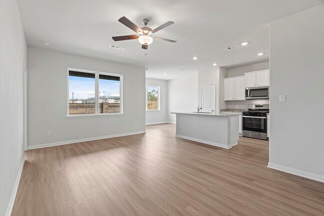 Foto del edificio - 1023 Rosewood Trl