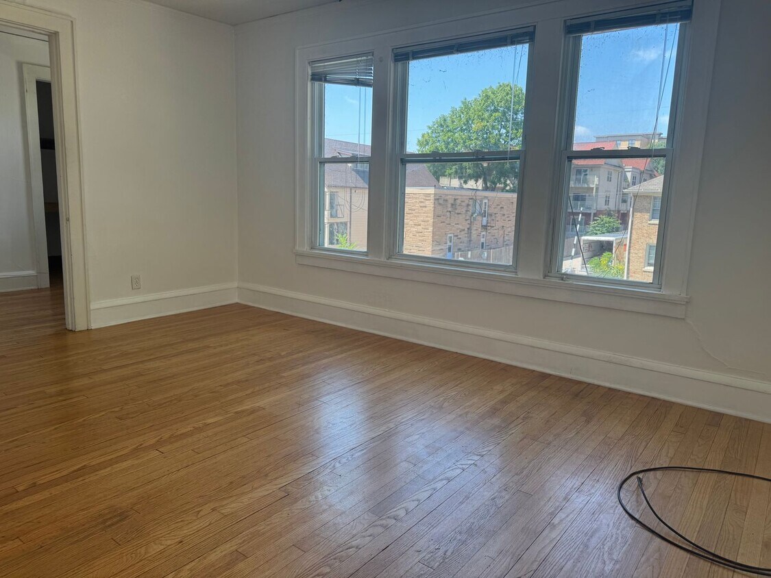 Foto principal - 325 W Wilson St
